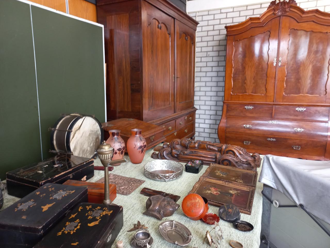 GARAGEVERKOOP, tijdens de jaarmarkt in Borssele, zaterdag, 23 mei