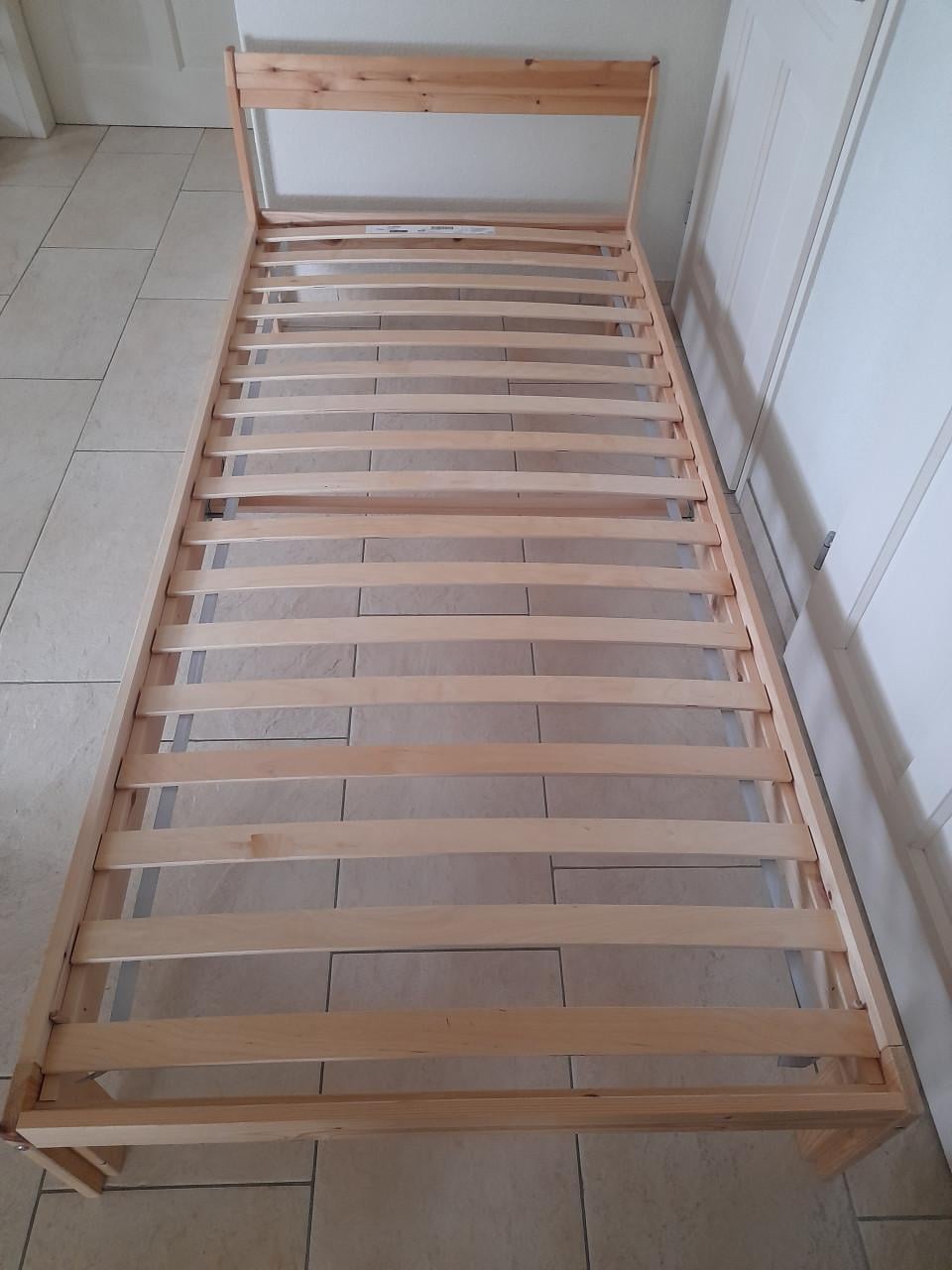 Ikea bed 90 x 200 (in goede nette staat )