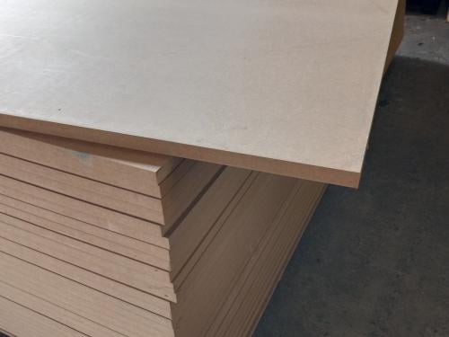 MDF PLAAT 22MM 244X122CM