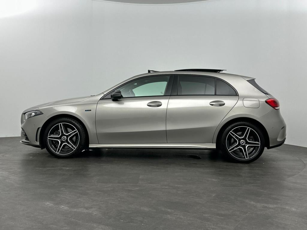 Mercedes-Benz A-Klasse 250 e amg line pano acc 360 leder