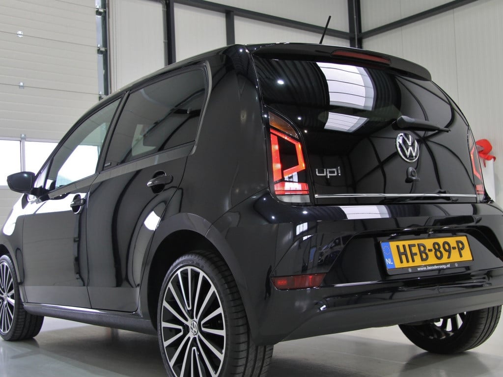Volkswagen UP! active 5drs. clima | cruise | camera | vol!
