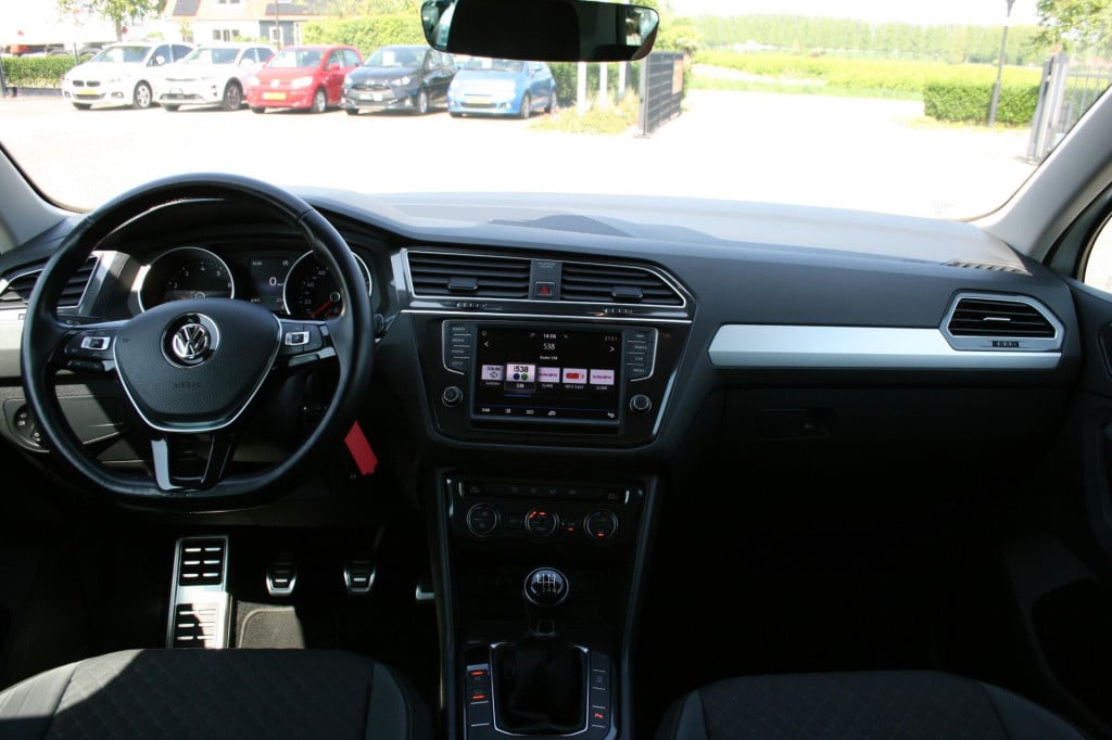 Volkswagen Tiguan 1.4 tsi r-line / connected series