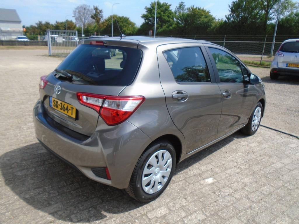 Toyota Yaris 1.0 vvt-i bus. plus
