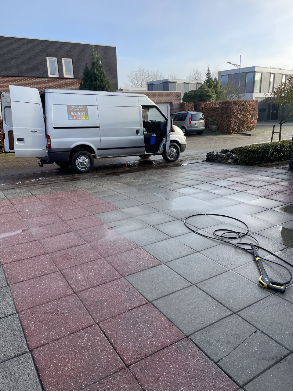 Uw oprit weer schoon.