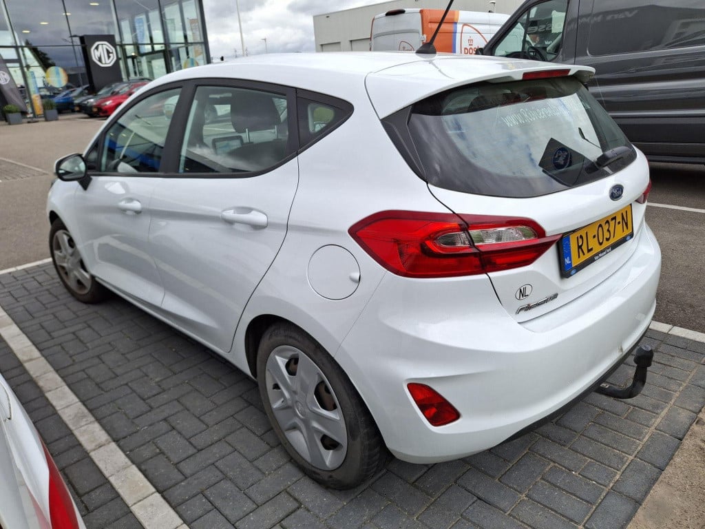 Ford Fiesta 1.1 trend airco - trekhaak - navigatie