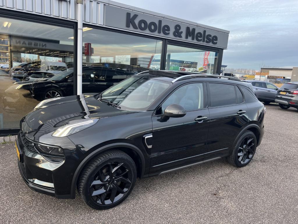 Lynk & Co 01 1.5 261pk phev black edition pano dak , 360gr camera , carplay