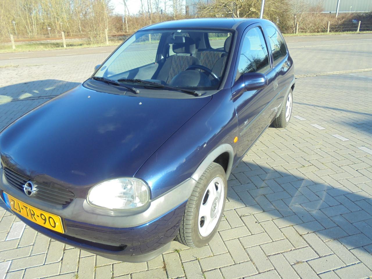 Corsa 1.2 Sport slechts 93.420 !!!! Km met N.A.P leuke nette auto lage km