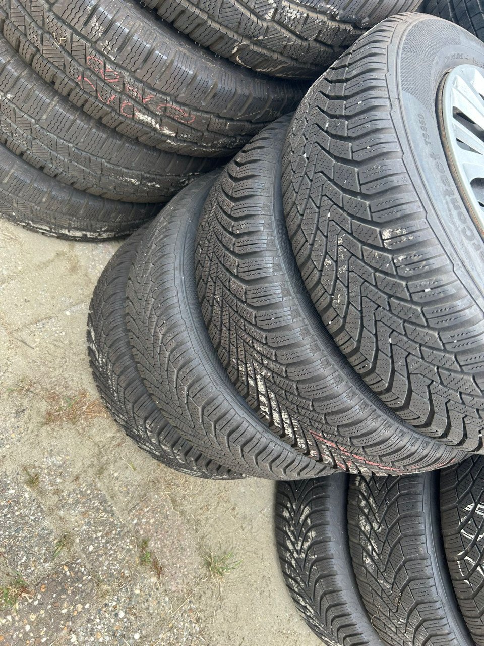 KIA STALEN VELGEN MET KIA WIELDOPPEN 15 INCH EN CONTINENTAL WIELDOPPEN