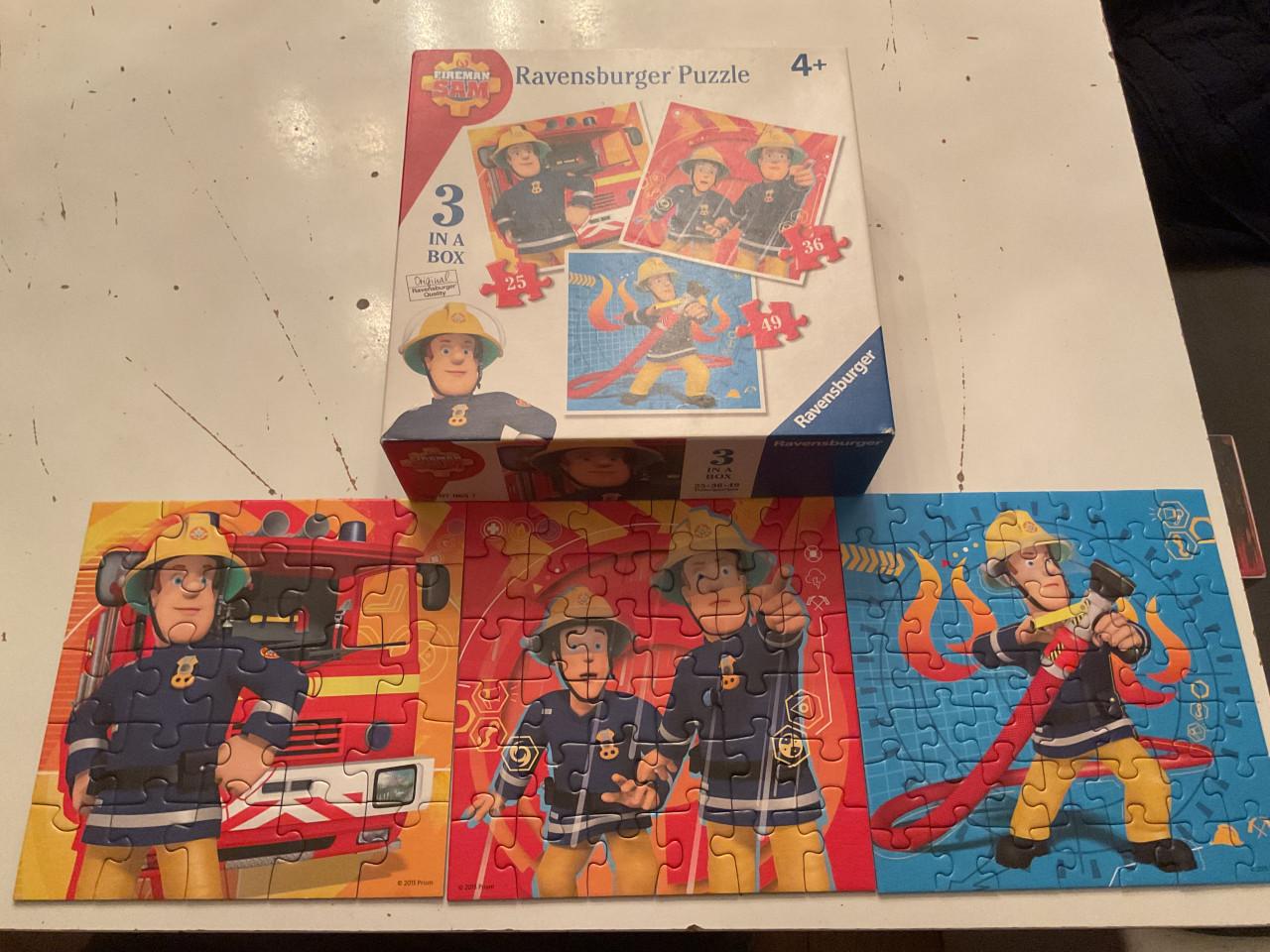 3 puzzels; dinosaurus en brandweerman Sam