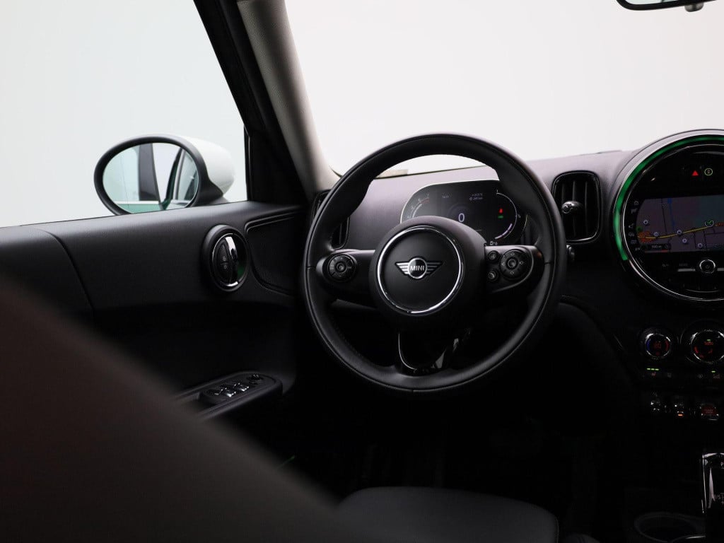 Mini Countryman 1.5 cooper business edition | automaat | lage km stand | ac
