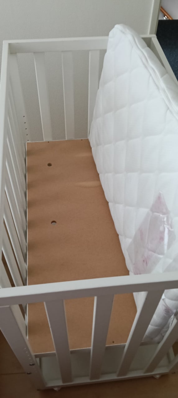 Verstelbaar Babybedje met matrasje 90x50