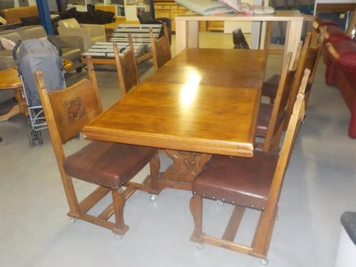 Stevige eiken verlengbare tafel + 6 stoelen op wieltjes in goede staat