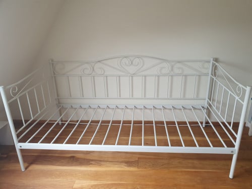 Stalen meisjes bed hartjes