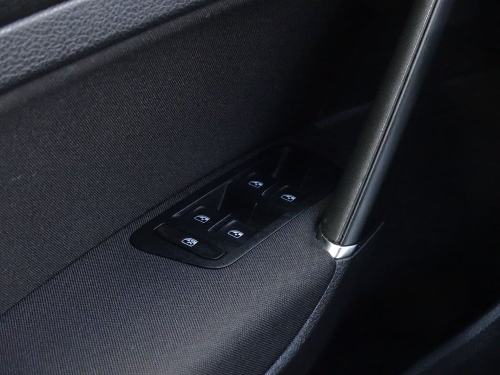 Volkswagen Golf 1.0 tsi comfortline business automaat | carplay | 18"