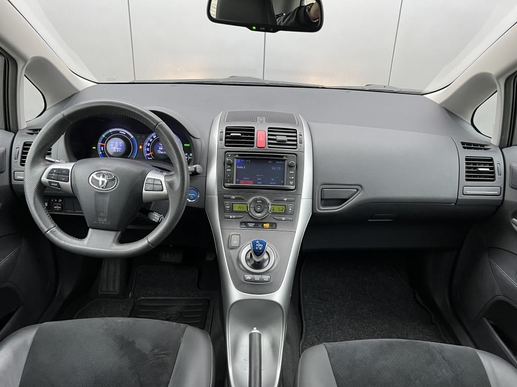 Toyota Auris 1.8 full hyb.exe.bns | trekhaak | parkeercamera