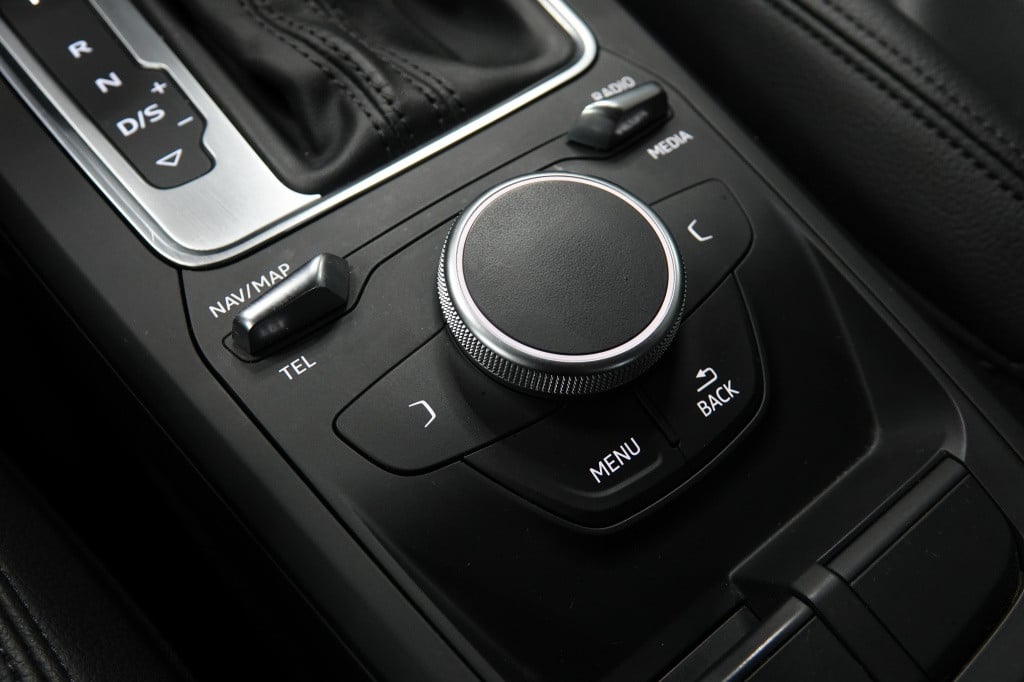 Audi Q2 30 tfsi | stoelverw. | leder | pdc |