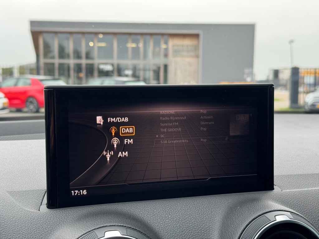 Audi Q2 35 tfsi matrix led * camera * stoelverwarming * acc * keyless