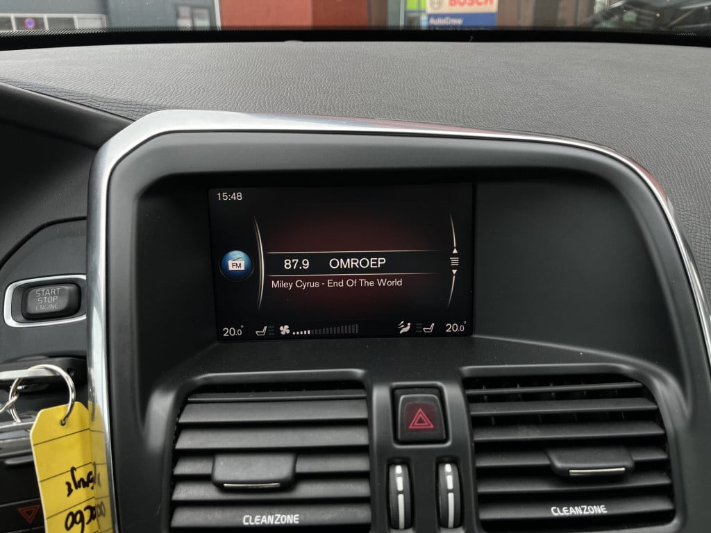 Volvo XC60 2.0 d4 fwd polar+ aut | leer | pano | zeer lage km. stand!