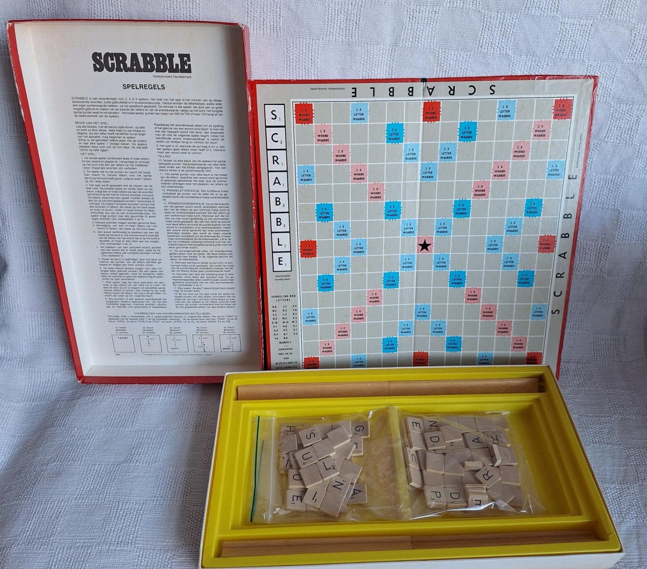 Scrabble houten steentjes