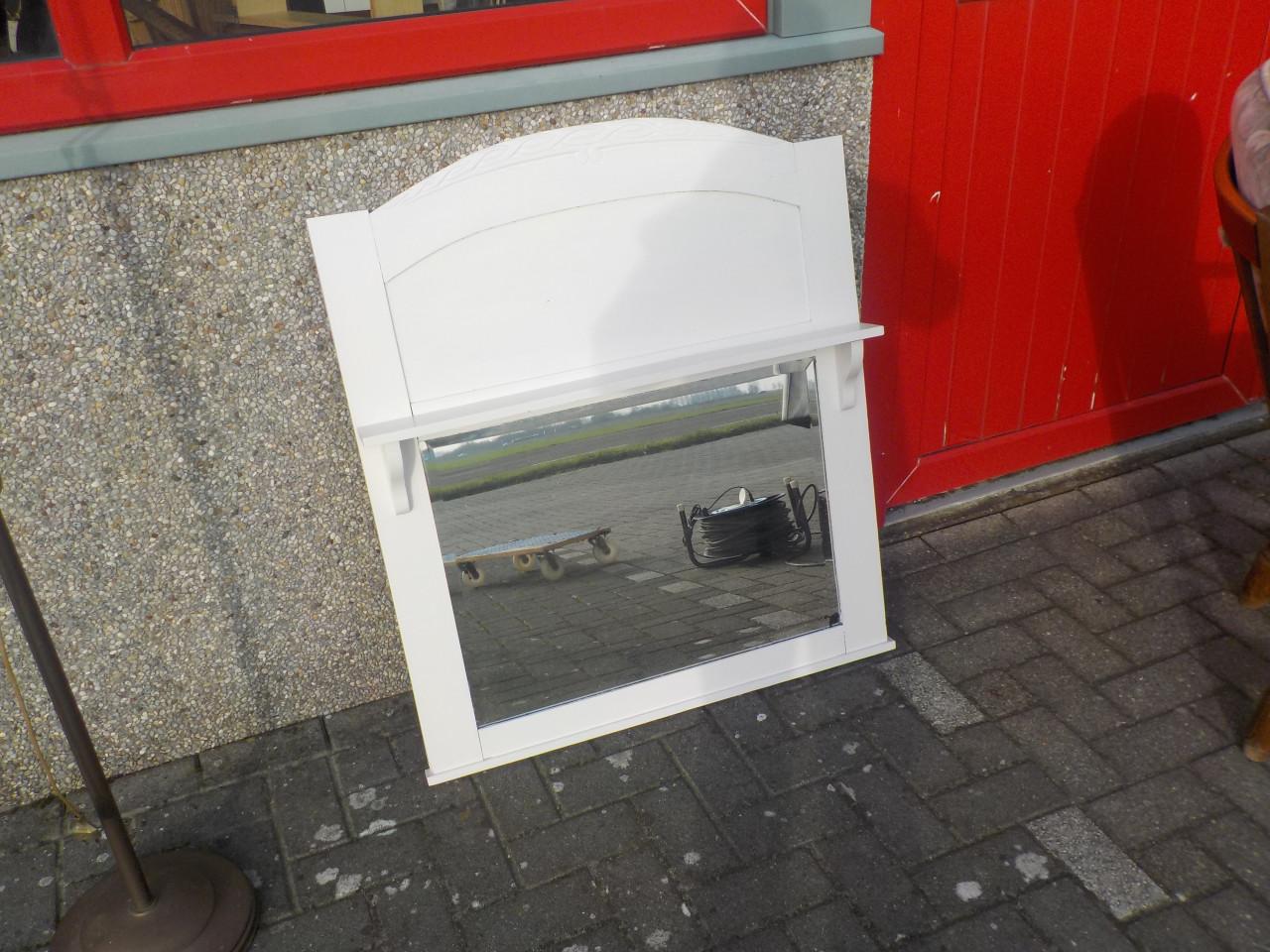 Antieke massief eiken wit geschilderde spiegel deze stond boven commode