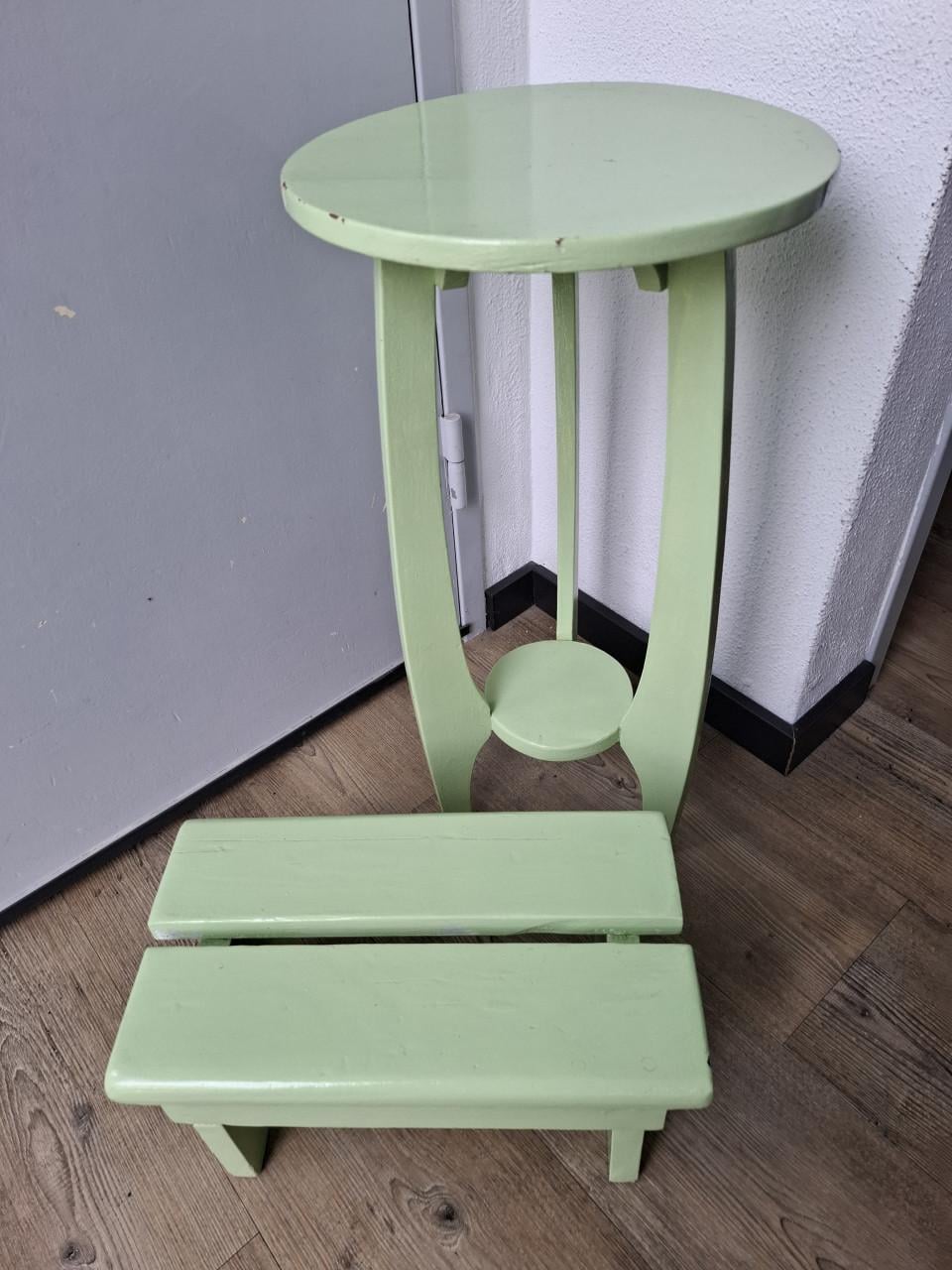 Set van een planten en vensterbanktafeltje