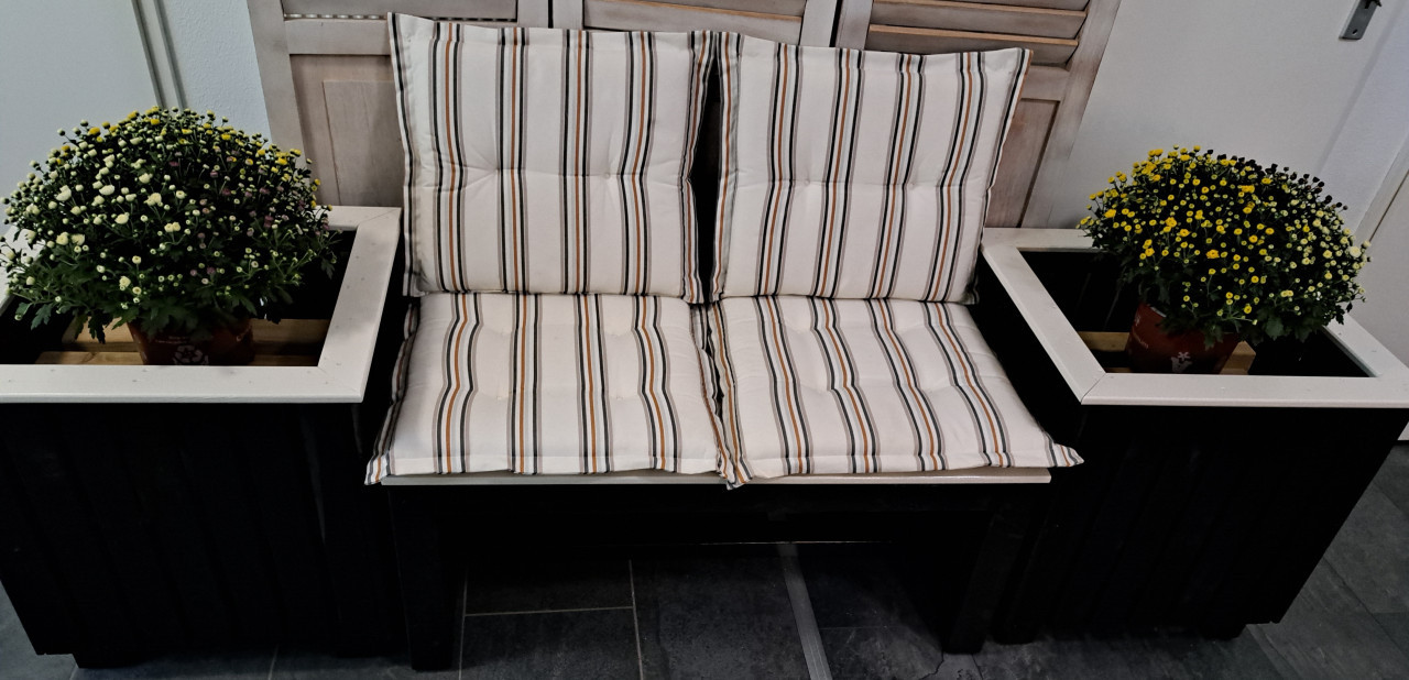 Stevige tuinbank incl. 2 plantenbakken - strak design