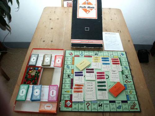 Monopoly spel in de zwarte doos