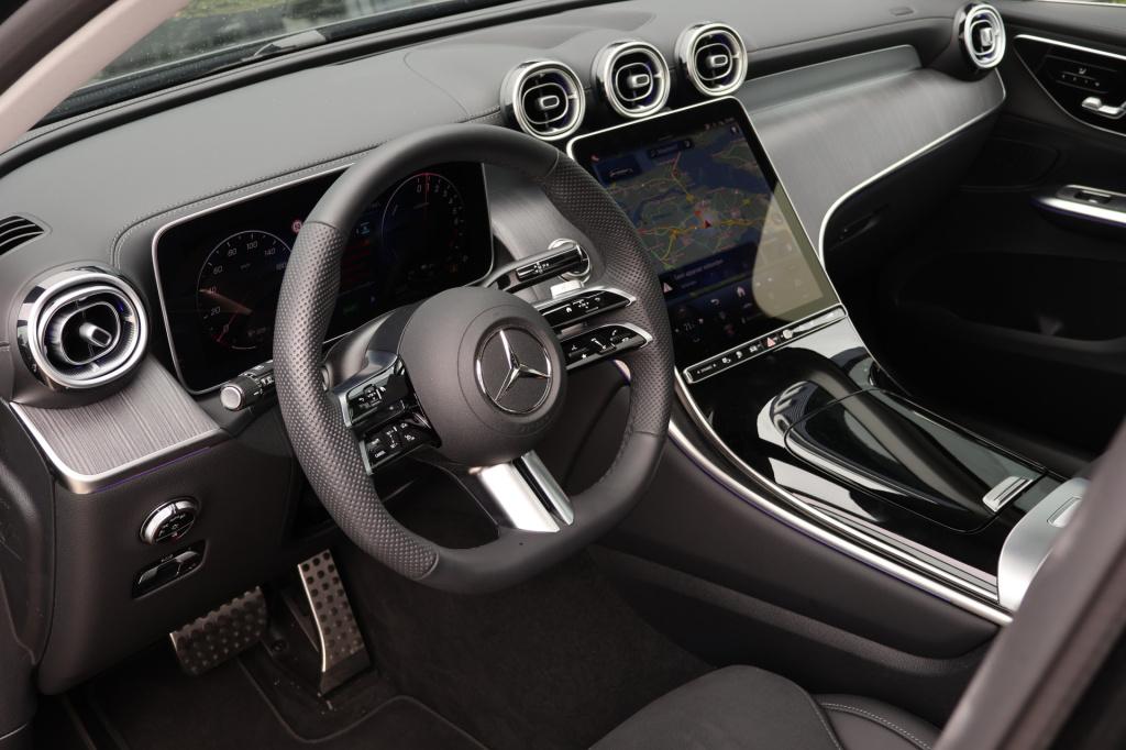 Mercedes-Benz Glc 300e 4matic amg l airmatic l gestuurde achteras l panoram