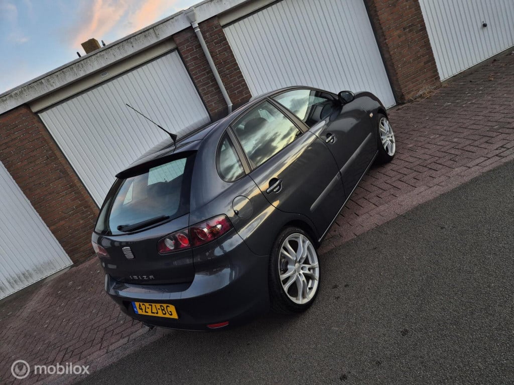 Seat Ibiza 1.6-16v freestyle / 5- deurs / cruisecontrol / airco