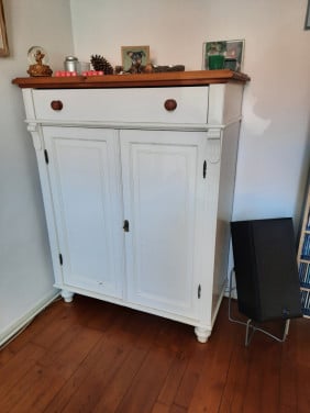 Grenen kast