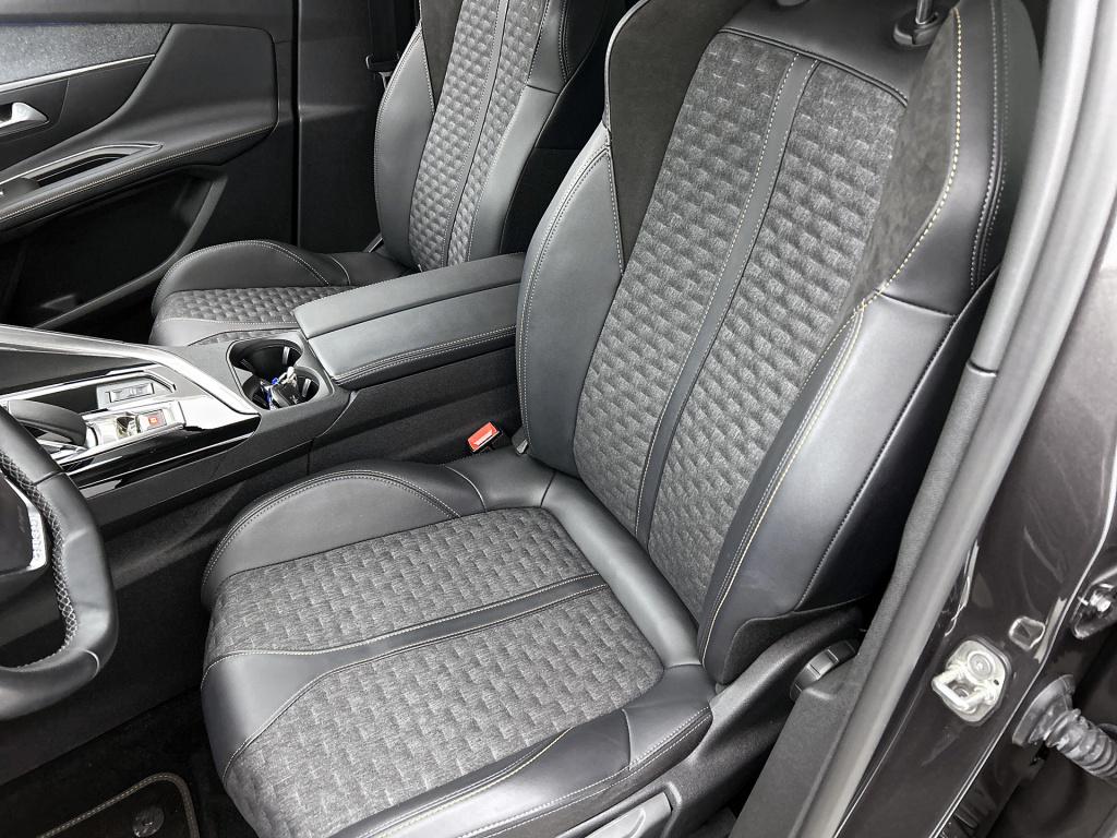 Peugeot 3008 plug-in hybrid 225pk automaat road trip | stoelverwarming | tr