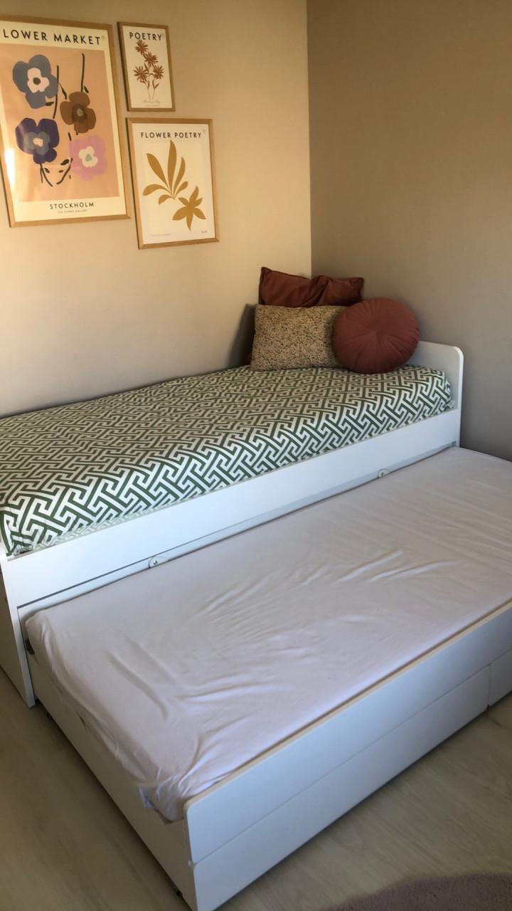 Wit bed met logeer/onderbed en lades