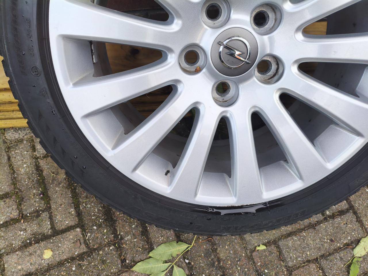Winterbanden Opel Insignia a Blizzak 235/45/R18  96V