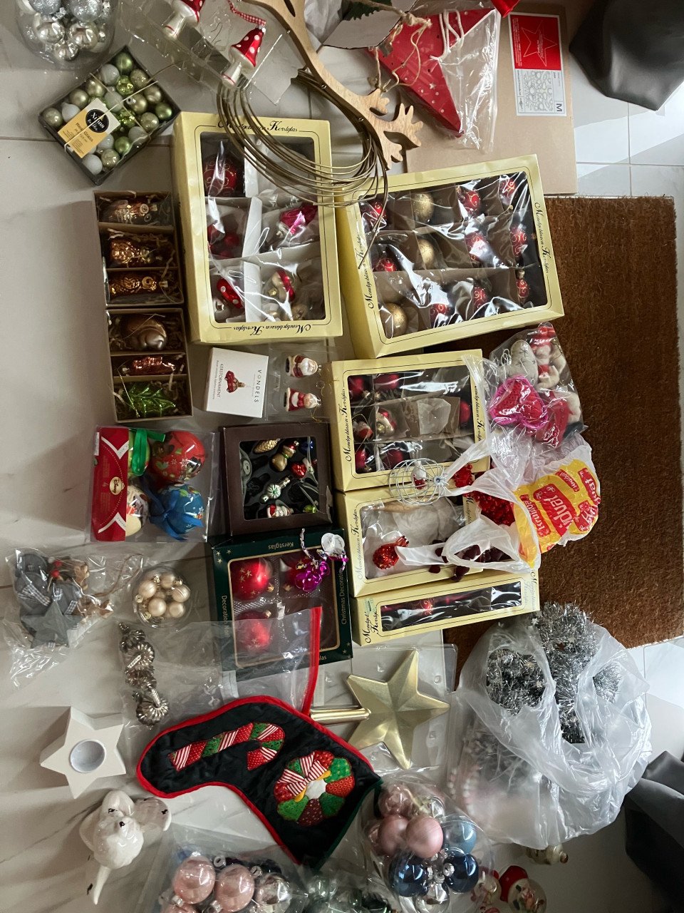 Heel veel kerstspullen, moet weg!! TEAB