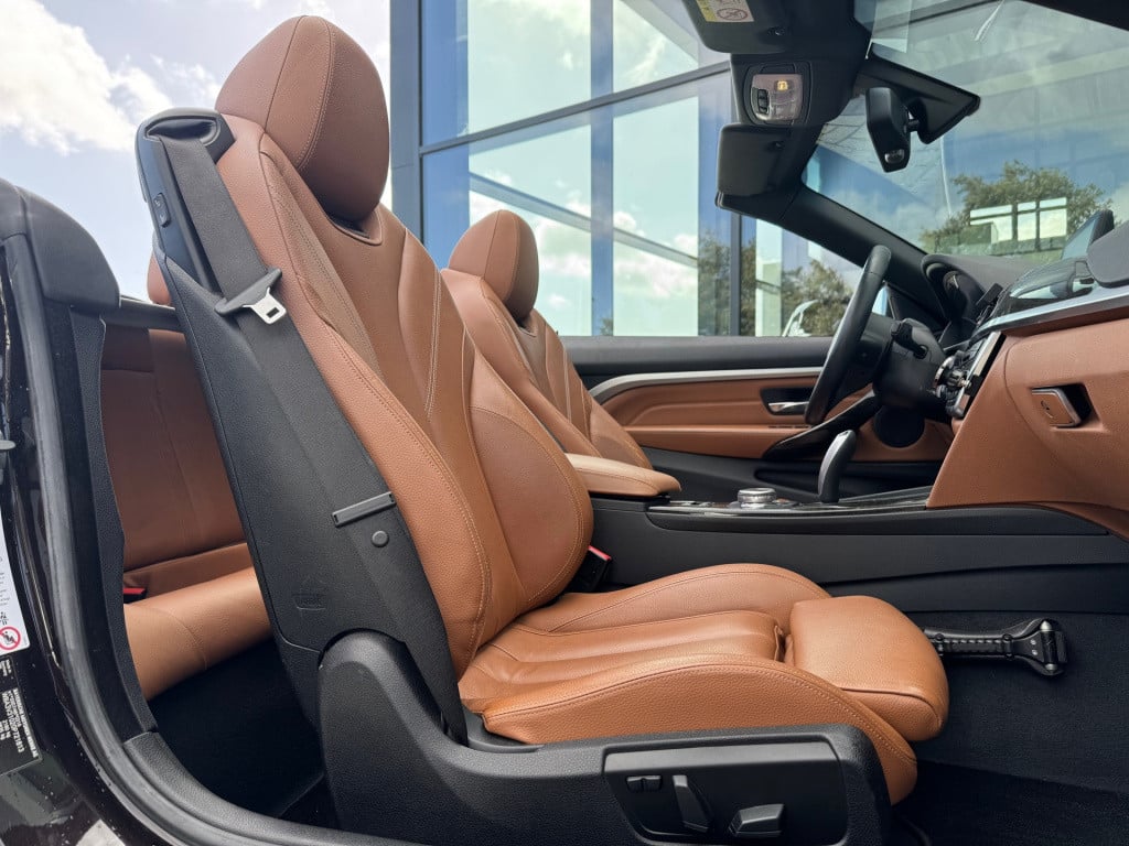 BMW 4 Serie cabrio 428i high executive * nl auto nap * stoel + nek verwarmi