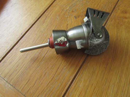 Wijnschenker,,riddermasker uit Malta