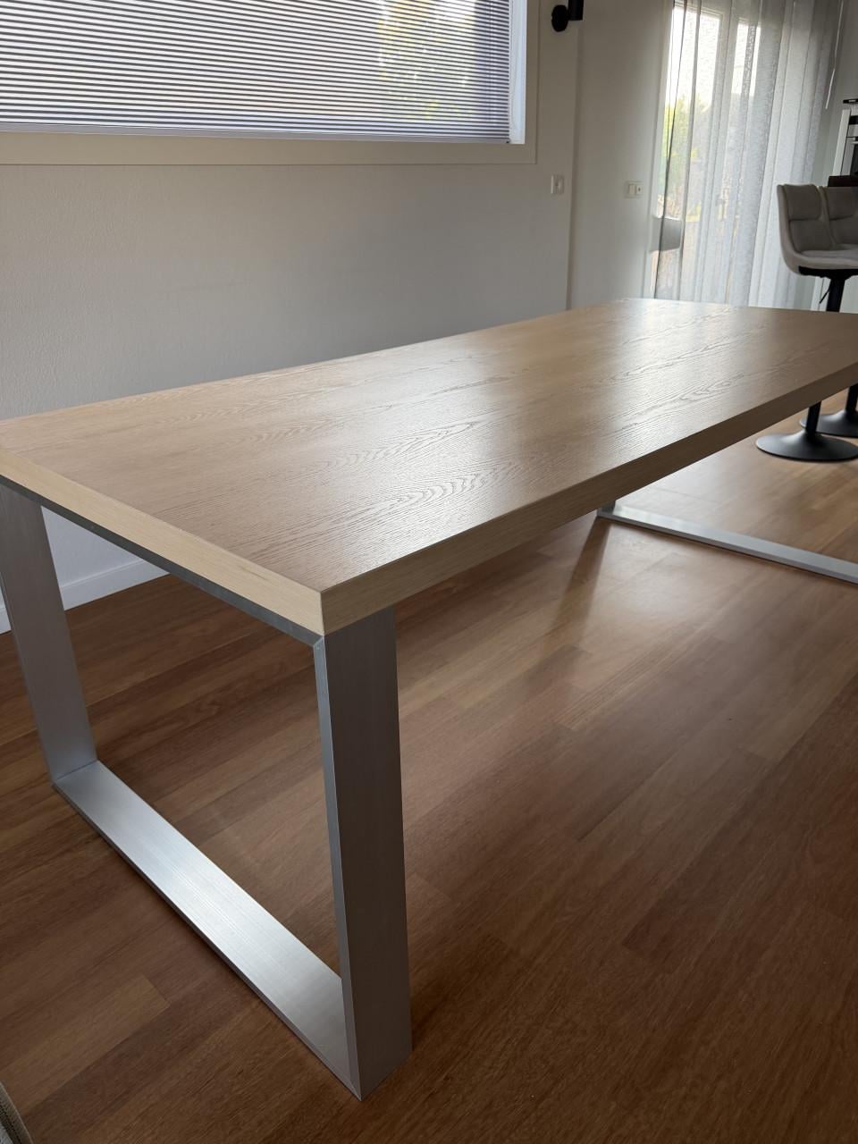 Massief houten eettafel 220x100 + 6 XOOON stoelen