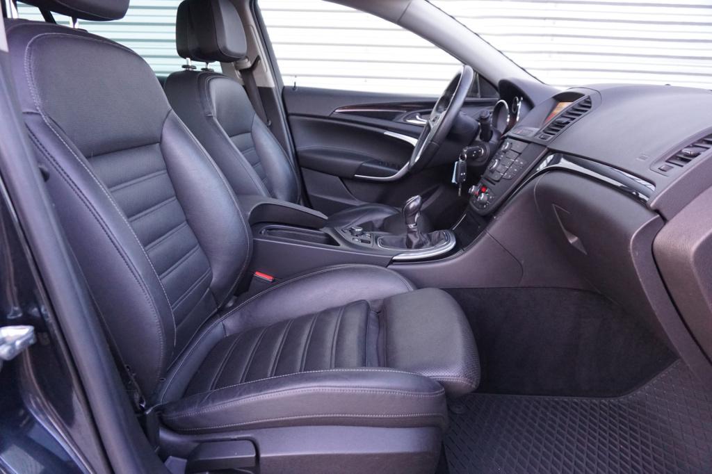 Opel Insignia sports tourer 1.6 t cosmo climate / navi / cruise / leder / p