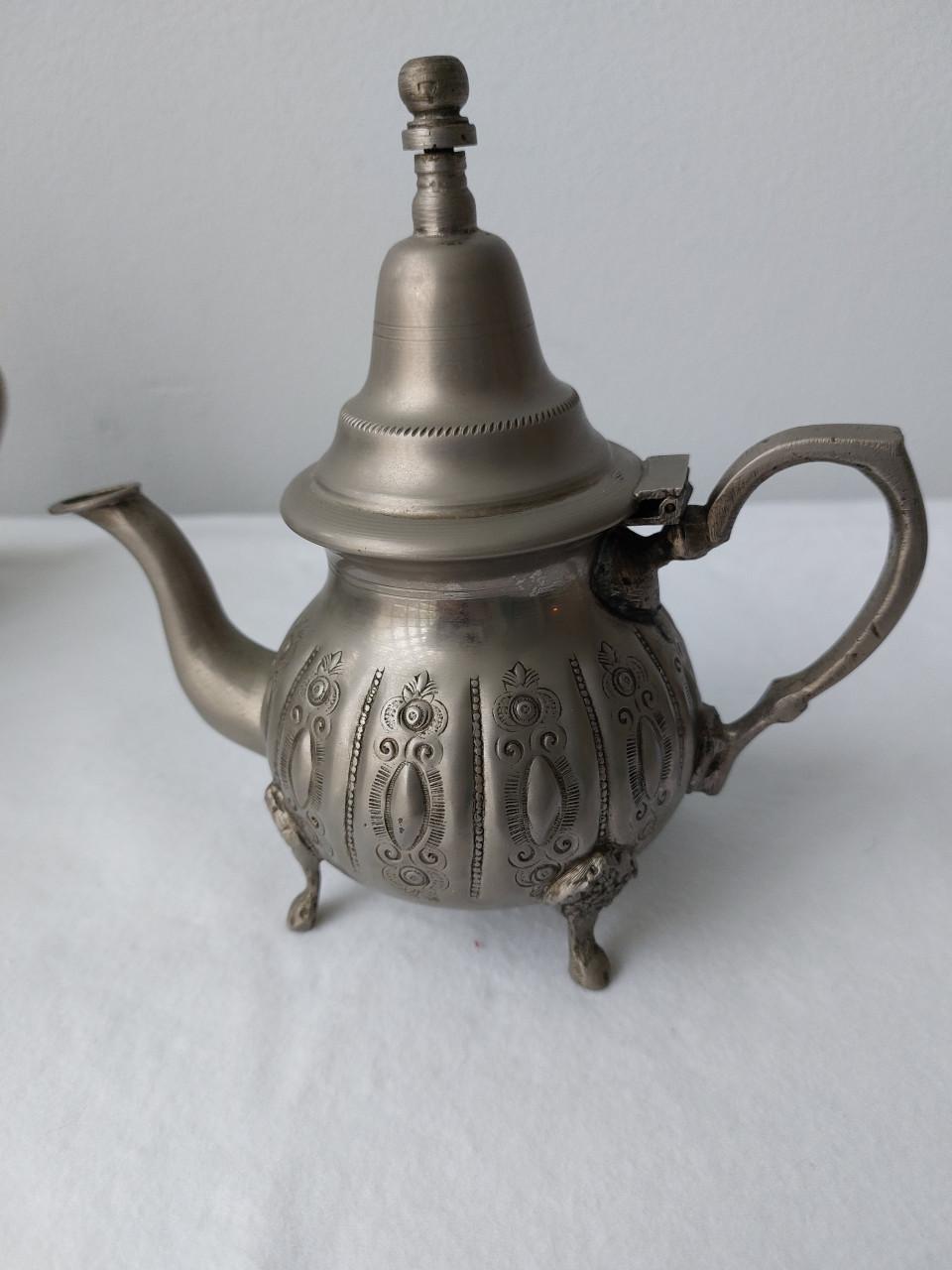 Marokkaanse Verzilverde theepotten.