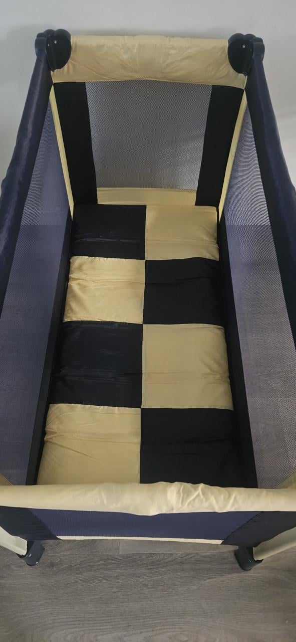 Campingbed met babyhangmat en matrasje