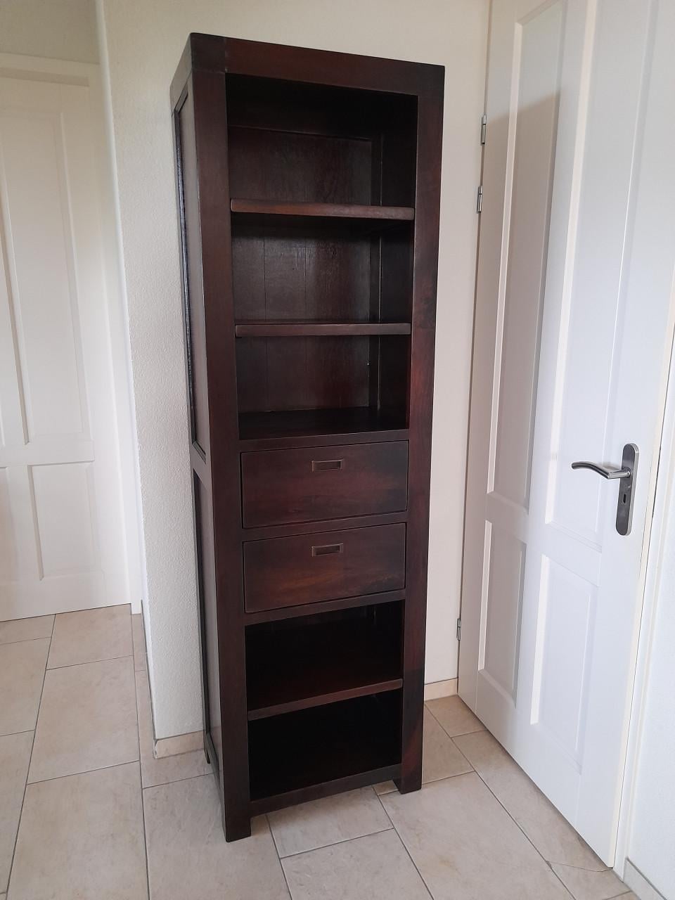Massief houten Boekenkast 60 x 40 x 200 (in goede nette staat)