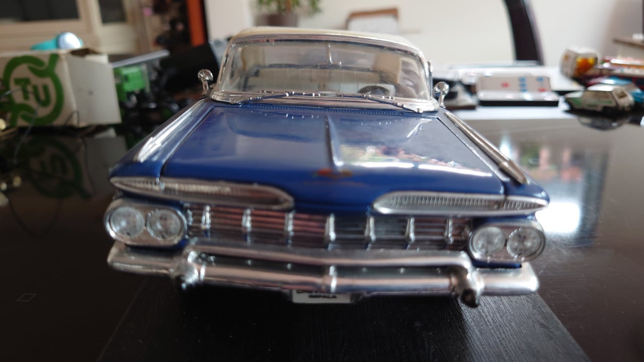 Chevrolet Impala 1959 1:18 Road Legends