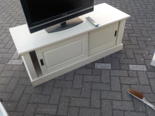 T.v. meubel met 2 schuifdeuren in zeer goede staat