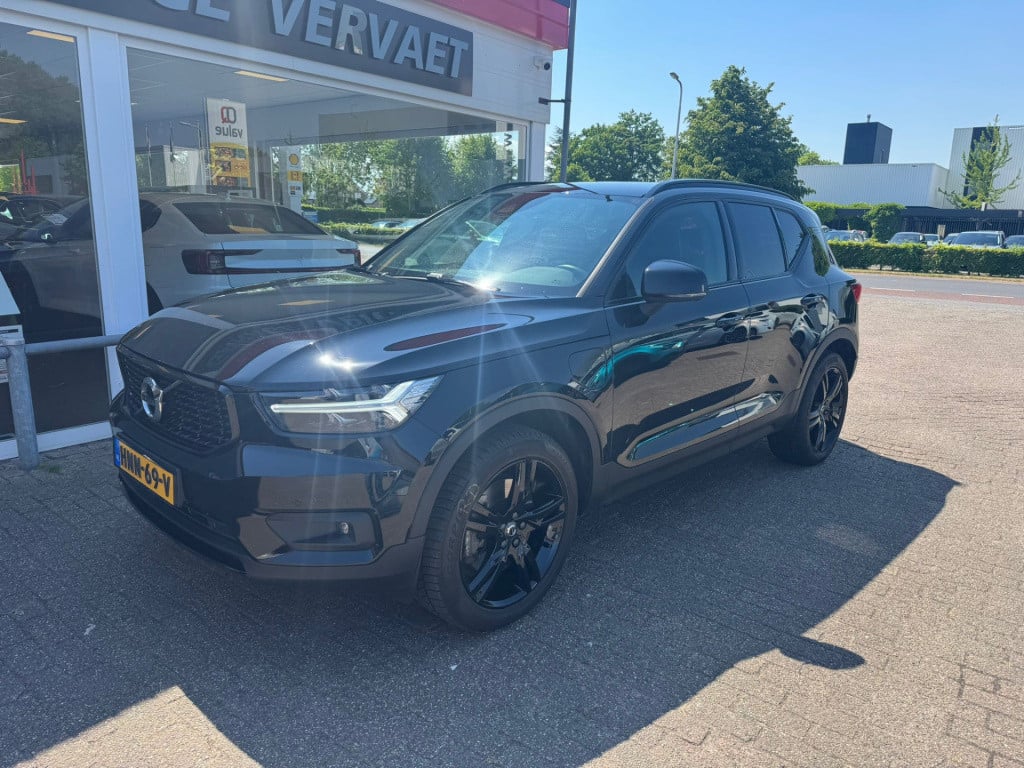 Volvo XC40 1.5 t4 recharge r-design black edition