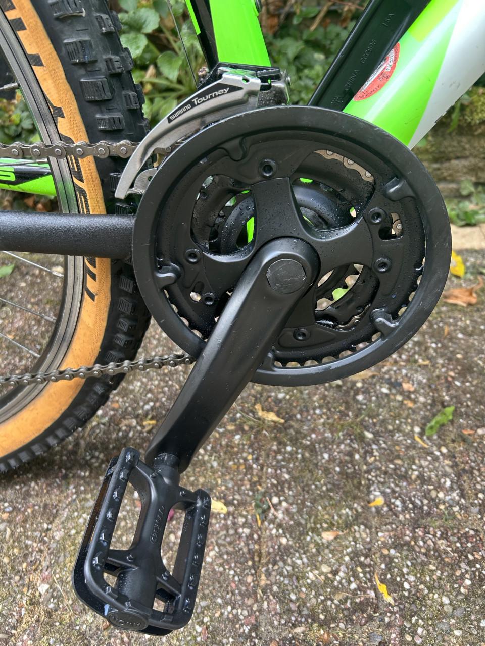 Mountainbike Bulss Pulsar 21 versnellingen, off Road banden, velgrem enz.