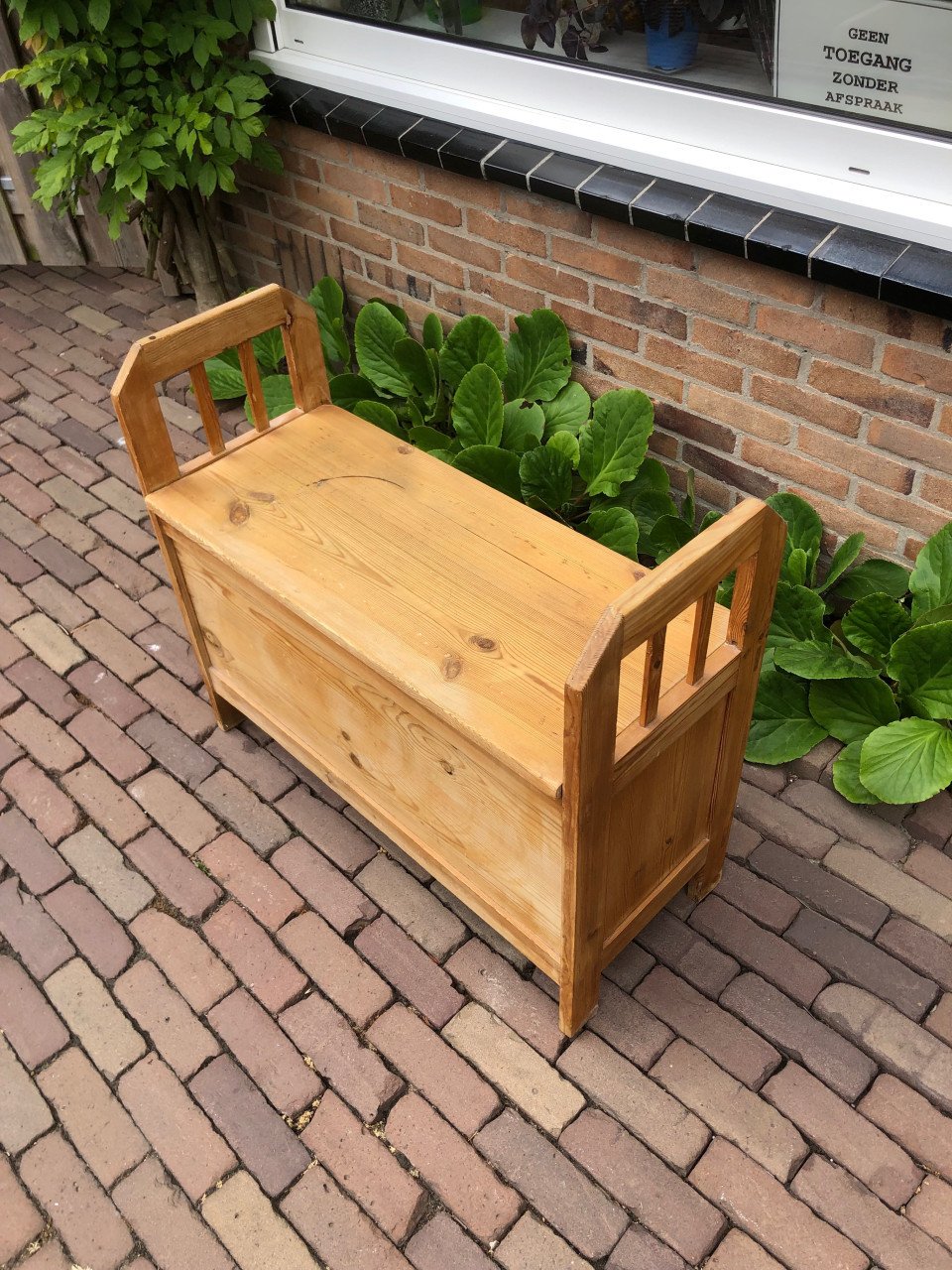Grenenhout bankje.