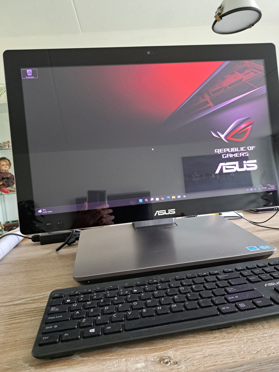 Asus all in one pc 23 inch full hd touchscreen.