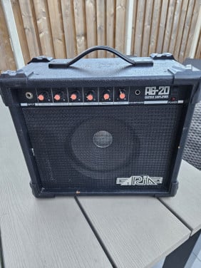 Goed werkende krachtige Aria AG-20 gitaar amplifier/versterker...
