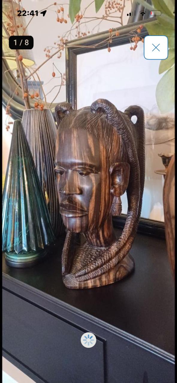 Buste van ebbenhout, Afrikaanse vrouw