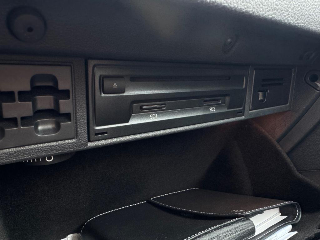 Volkswagen Golf 1.0 tsi * panoramadak * camera * navigatie * massage stoel